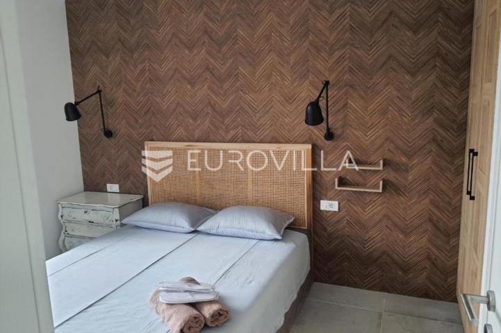 Lovran, predivna kuća s tri apartmana 50 m od mora