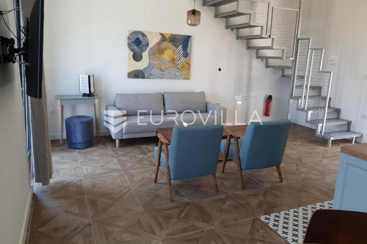 Lovran, predivna kuća s tri apartmana 50 m od mora