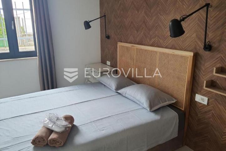 Lovran, predivna kuća s tri apartmana 50 m od mora