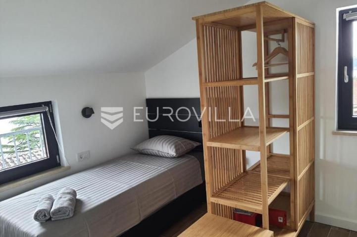 Lovran, predivna kuća s tri apartmana 50 m od mora