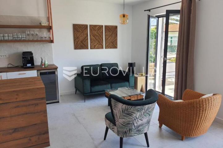 Lovran, predivna kuća s tri apartmana 50 m od mora