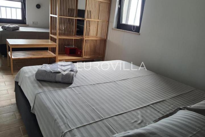Lovran, predivna kuća s tri apartmana 50 m od mora