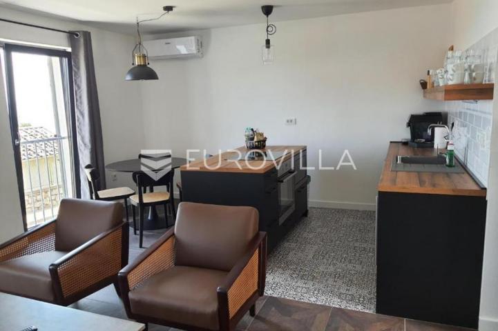 Lovran, predivna kuća s tri apartmana 50 m od mora