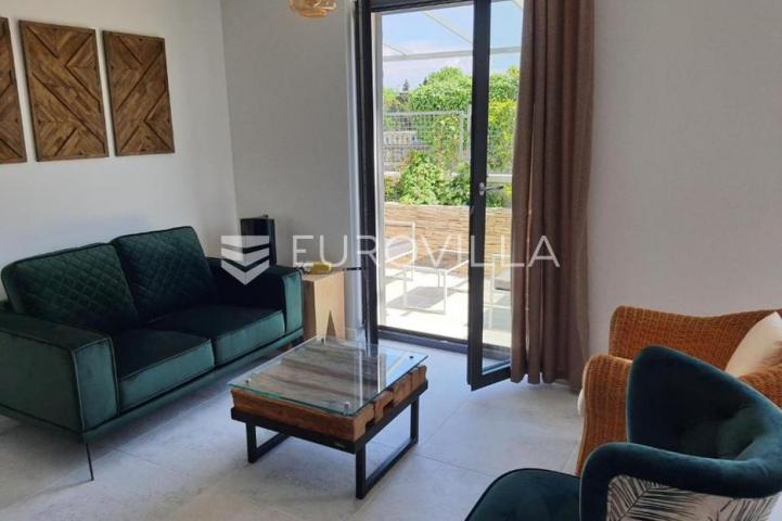Lovran, predivna kuća s tri apartmana 50 m od mora
