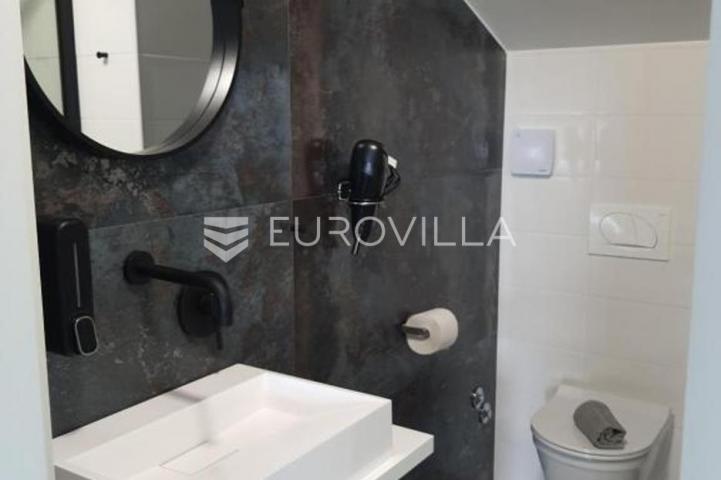 Lovran, predivna kuća s tri apartmana 50 m od mora