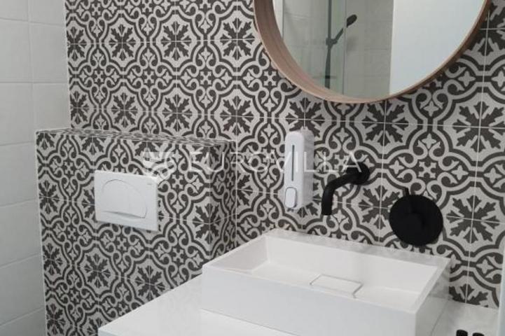 Lovran, predivna kuća s tri apartmana 50 m od mora