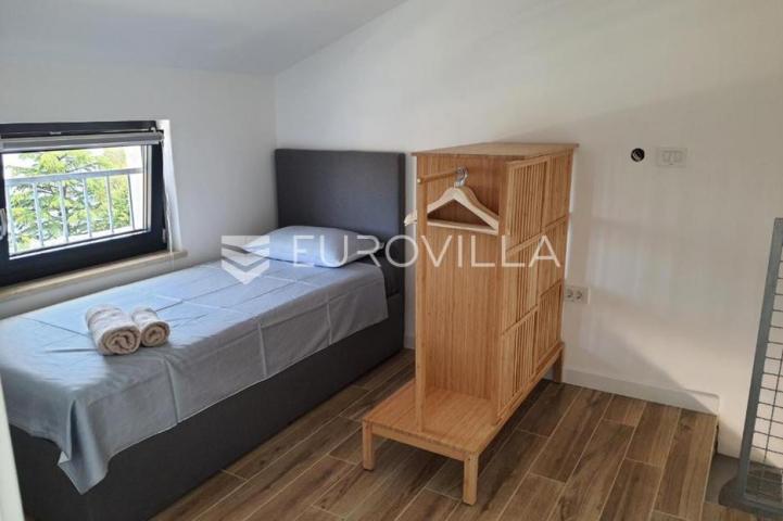 Lovran, predivna kuća s tri apartmana 50 m od mora