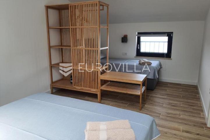 Lovran, predivna kuća s tri apartmana 50 m od mora