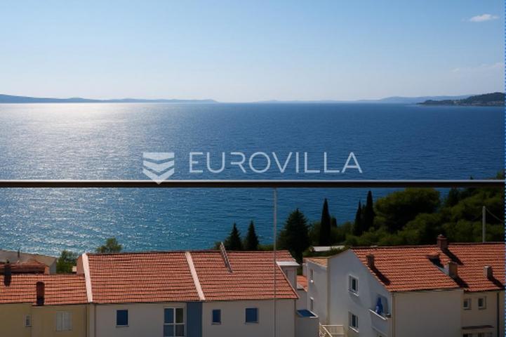 Omiška rivijera, dvosoban stan s balkonom i panoramskim pogledom na more, 75.95 m²