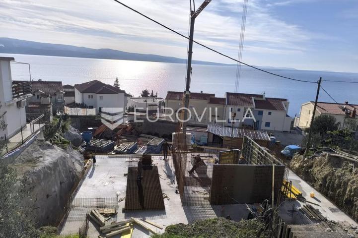 Omiška rivijera, jednosoban stan na drugom katu moderne novogradnje, 62.64 m²