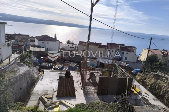 Omiška rivijera, jednosoban stan na drugom katu moderne novogradnje, 62.64 m²