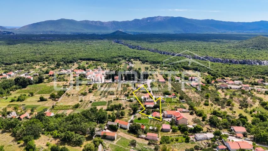 Kuća s potencijalom, Katuni, Šestanovac