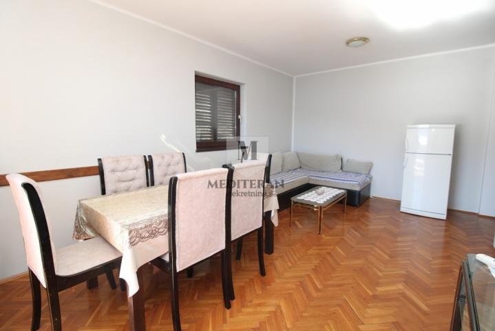 Herceg Novi – Baošići, dvosoban stan površine 60m2 na prvoj liniji do mora. 