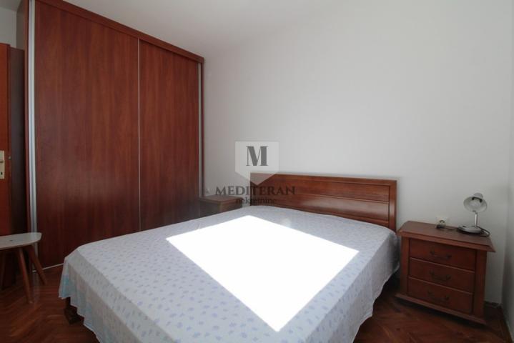 Herceg Novi – Baošići, dvosoban stan površine 60m2 na prvoj liniji do mora. 