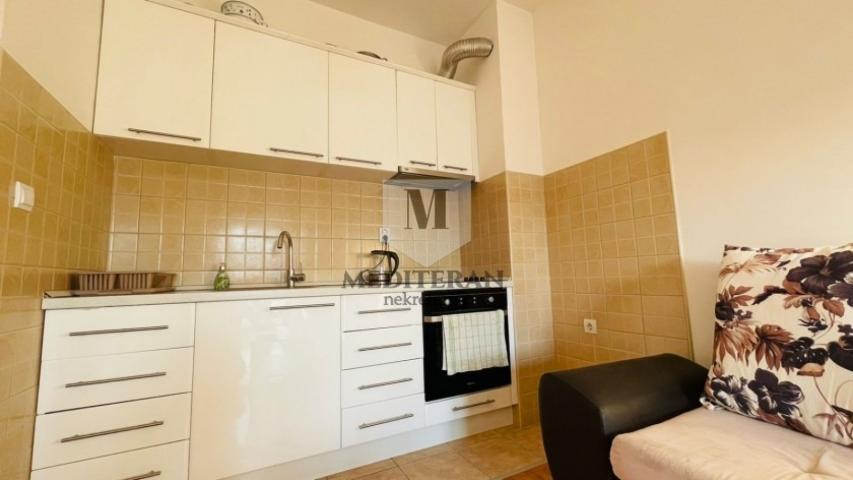 Herceg Novi-Topla 2, jednosoban stan površine 44m2 sa pogledom na more. 