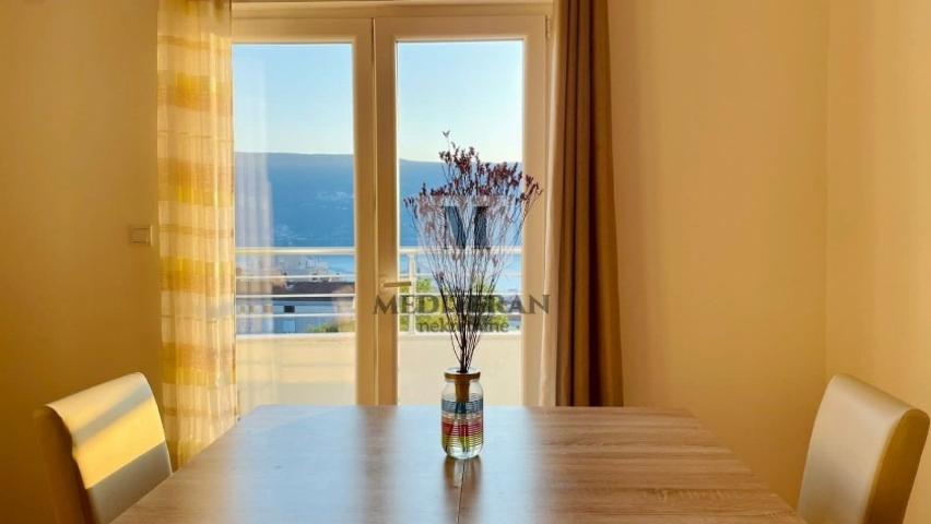 Herceg Novi-Topla 2, jednosoban stan površine 44m2 sa pogledom na more. 