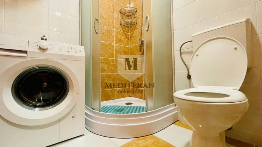 Herceg Novi-Topla 2, jednosoban stan površine 44m2 sa pogledom na more. 