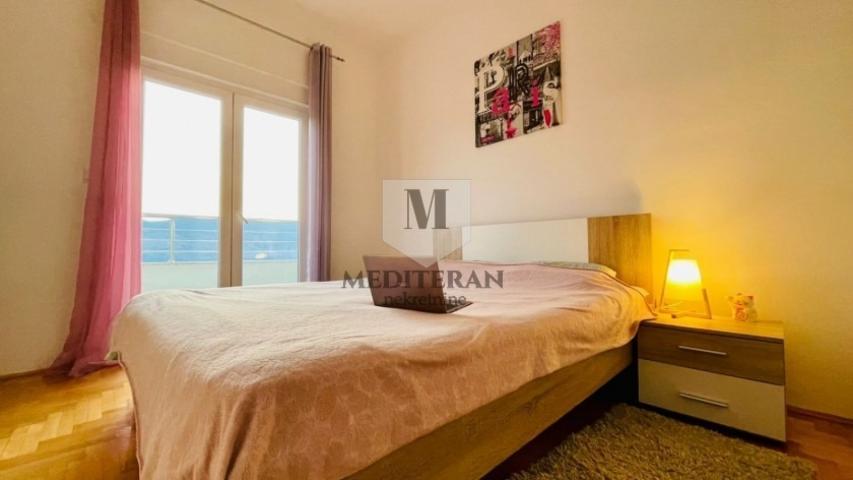 Herceg Novi-Topla 2, jednosoban stan površine 44m2 sa pogledom na more. 