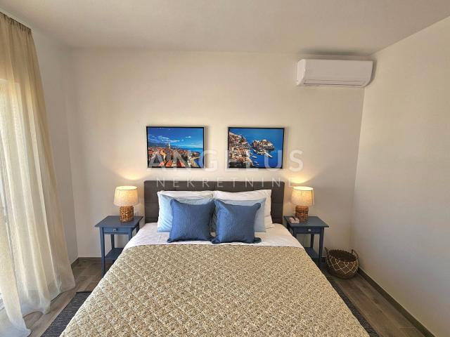 Kaštel Novi - novoizgrađena mediteranska kuća sa bazenom PRODAJA