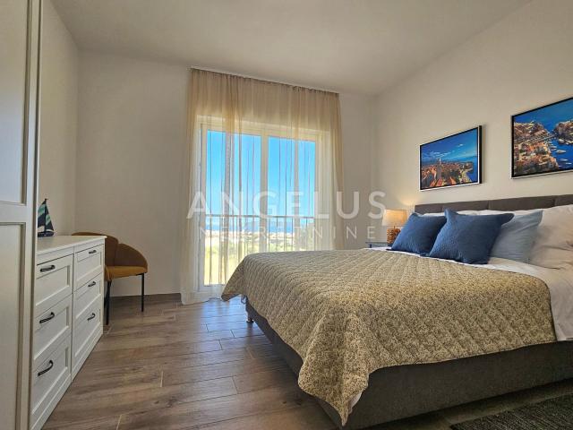 Kaštel Novi - novoizgrađena mediteranska kuća sa bazenom PRODAJA