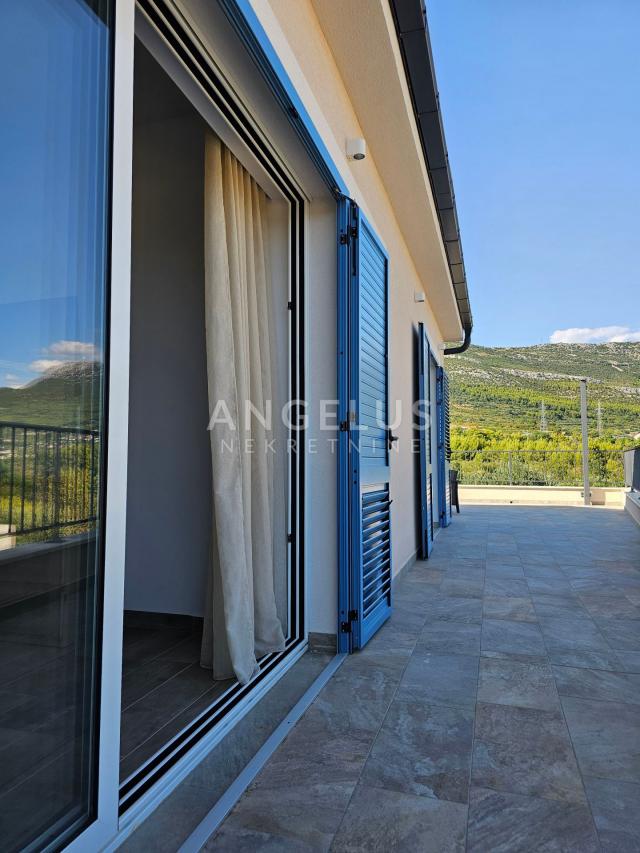 Kaštel Novi - novoizgrađena mediteranska kuća sa bazenom PRODAJA