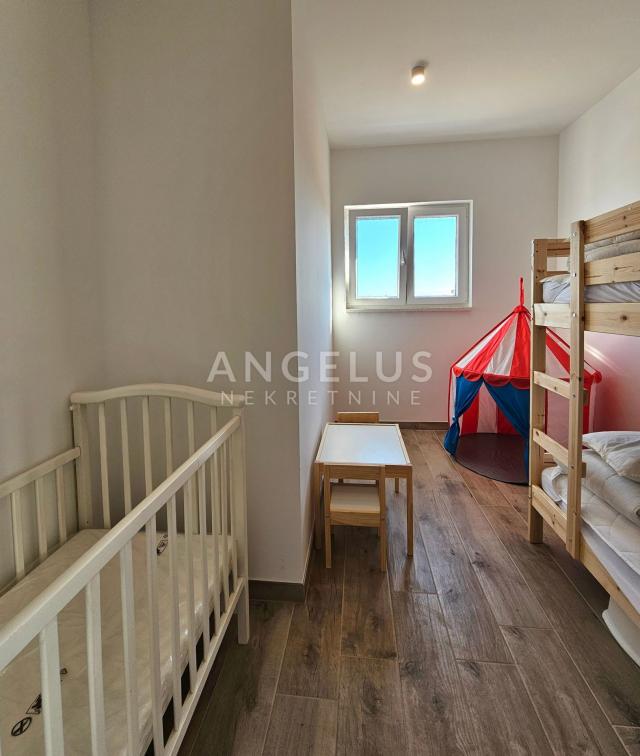 Kaštel Novi - novoizgrađena mediteranska kuća sa bazenom PRODAJA