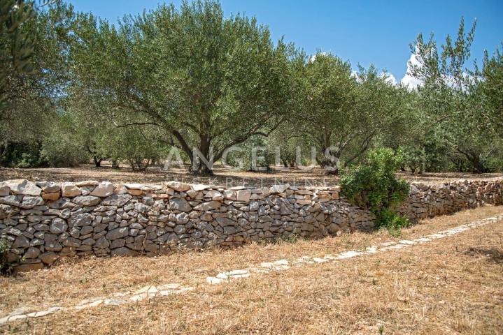 Kaštel Novi - novoizgrađena mediteranska kuća sa bazenom PRODAJA