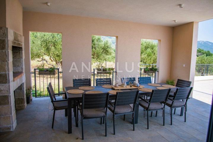 Kaštel Novi - novoizgrađena mediteranska kuća sa bazenom PRODAJA