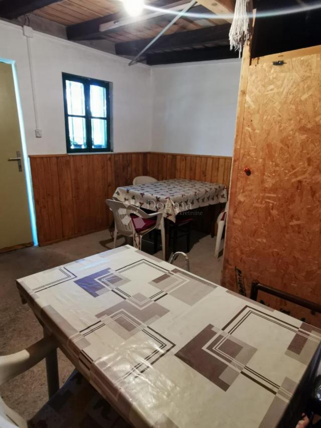 OBITELJSKA STAMBENA KUĆA USELJIVA ODMAH - prilika, HITNO