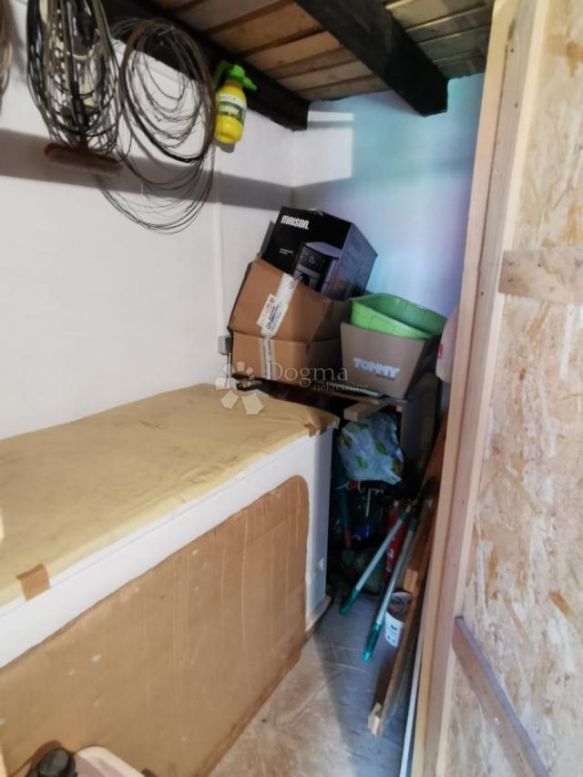 OBITELJSKA STAMBENA KUĆA USELJIVA ODMAH - prilika, HITNO