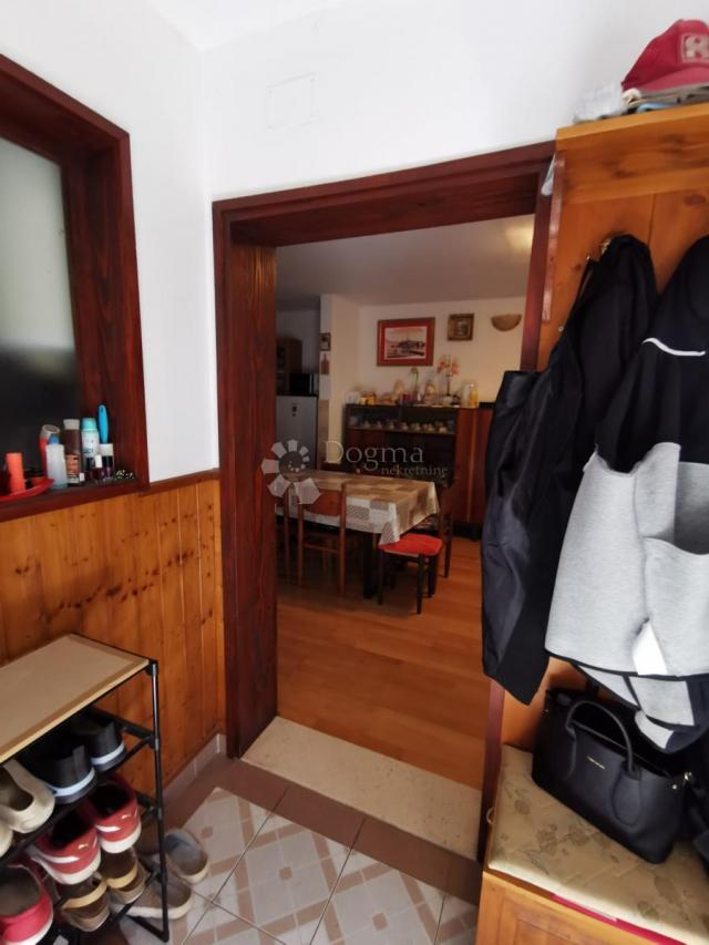 OBITELJSKA STAMBENA KUĆA USELJIVA ODMAH - prilika, HITNO