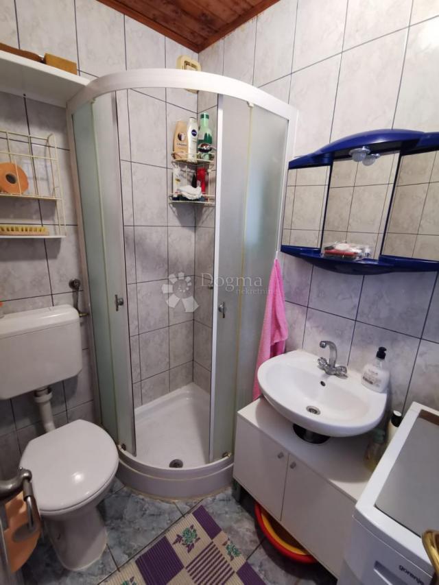OBITELJSKA STAMBENA KUĆA USELJIVA ODMAH - prilika, HITNO
