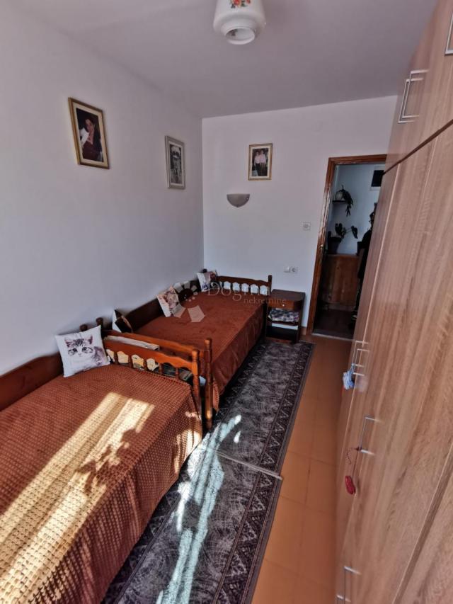 OBITELJSKA STAMBENA KUĆA USELJIVA ODMAH - prilika, HITNO