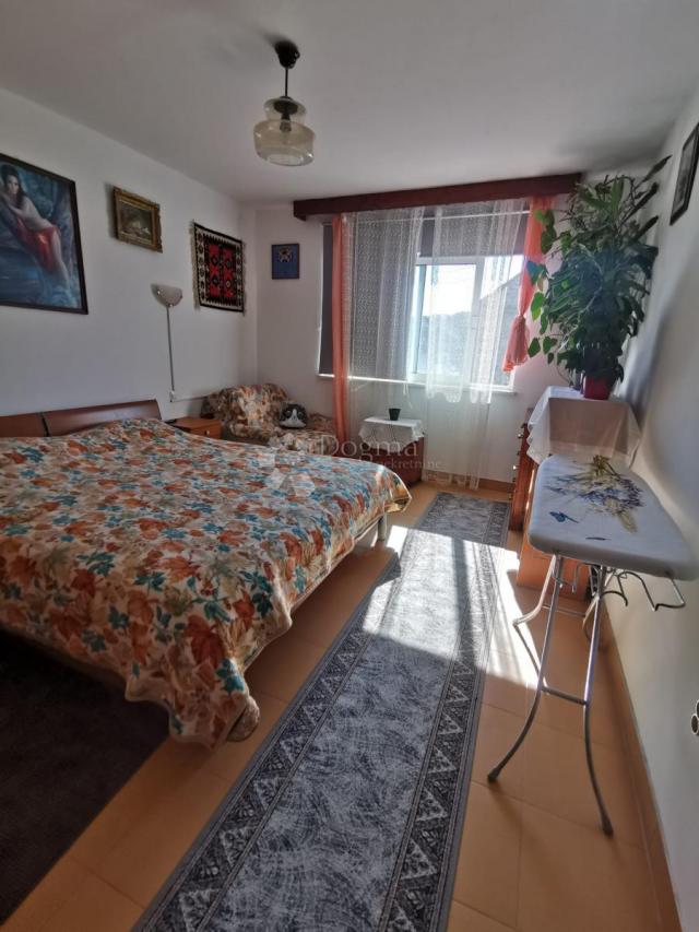 OBITELJSKA STAMBENA KUĆA USELJIVA ODMAH - prilika, HITNO