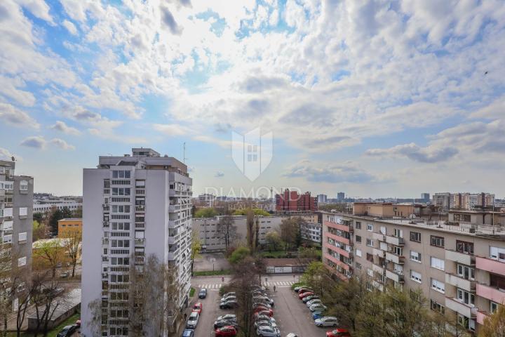 TROSOBAN STAN S VELIKOM TERASOM, MAKSIMIR! NAJAM!