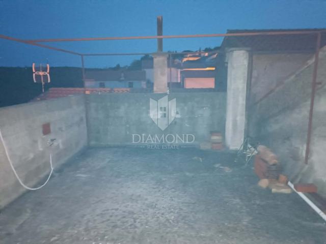 Starina u Dobrinju, otok Krk