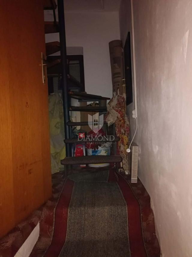 Starina u Dobrinju, otok Krk