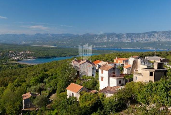 Starina u Dobrinju, otok Krk
