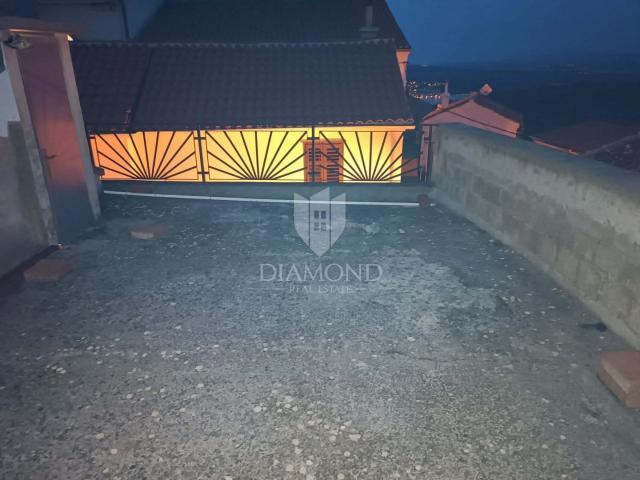 Starina u Dobrinju, otok Krk