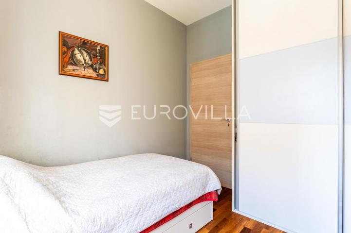 Split, Manuš, prostran trosoban stan u centru, renoviran 2020. 