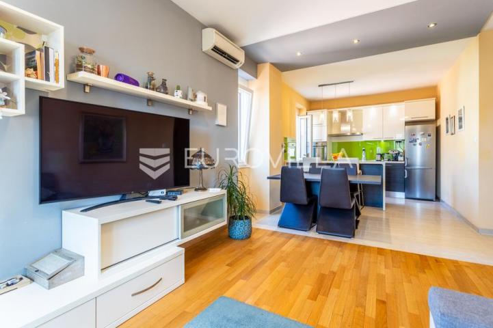 Split, Manuš, prostran trosoban stan u centru, renoviran 2020. 