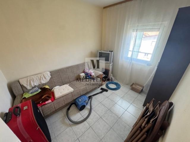 Topla 2, jednosoban stan površine 36m2+55m2 terasa sa pogledom na more. 