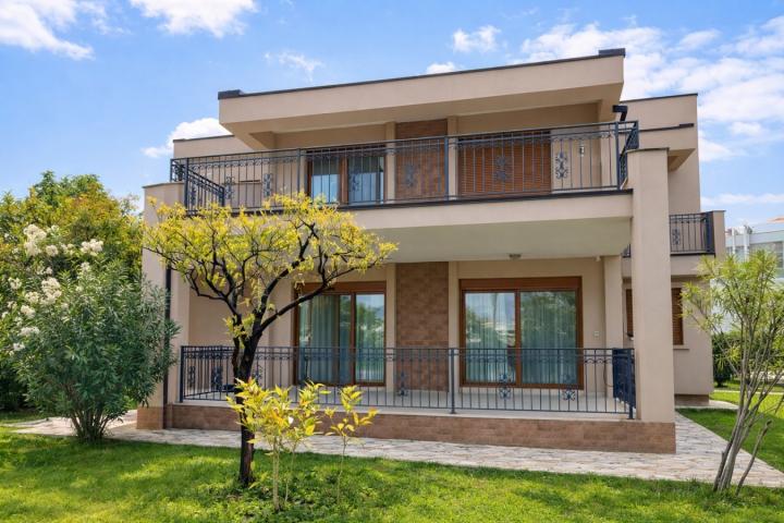 Maison moderne et spacieuse avec système domotique à Bar, Monténégro.