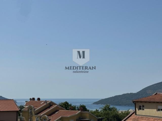 Topla 2, jednosoban stan površine 36m2+55m2 terasa sa pogledom na more. 