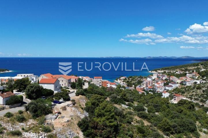 Primošten, zemljište s dozvolom za gradnju vile s bazenom