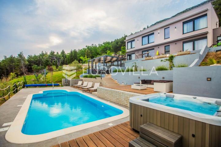 Kaštela, Kaštel Stari, jedinstvena vila s veličanstvenim pogledom