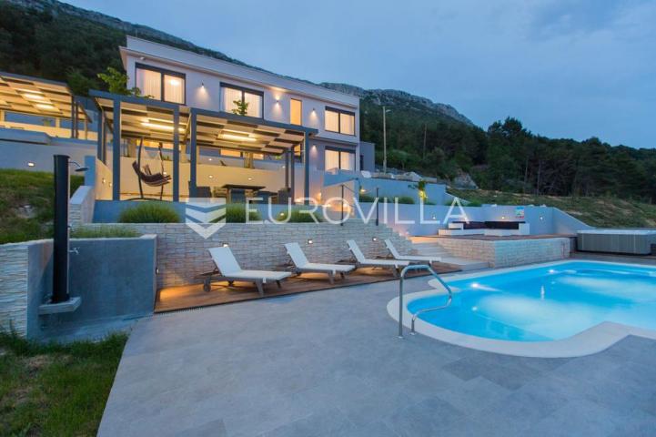 Kaštela, Kaštel Stari, jedinstvena vila s veličanstvenim pogledom