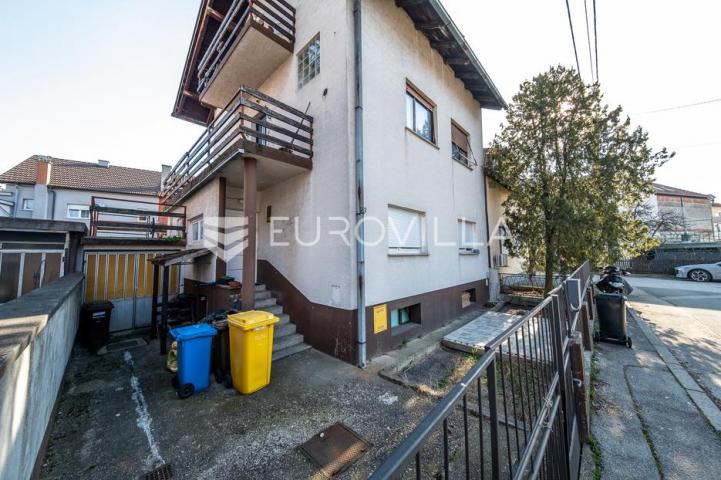 Zagreb, Rudeš, prostran dvoetažan stan 103 m² za adaptaciju