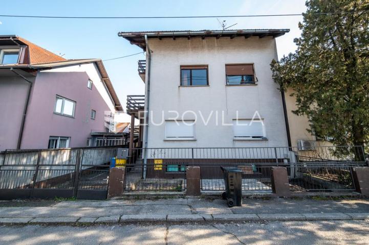 Zagreb, Rudeš, prostran dvoetažan stan 103 m² za adaptaciju