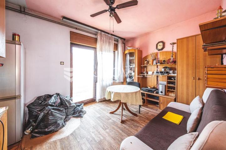 Zagreb, Rudeš, prostran dvoetažan stan 103 m² za adaptaciju